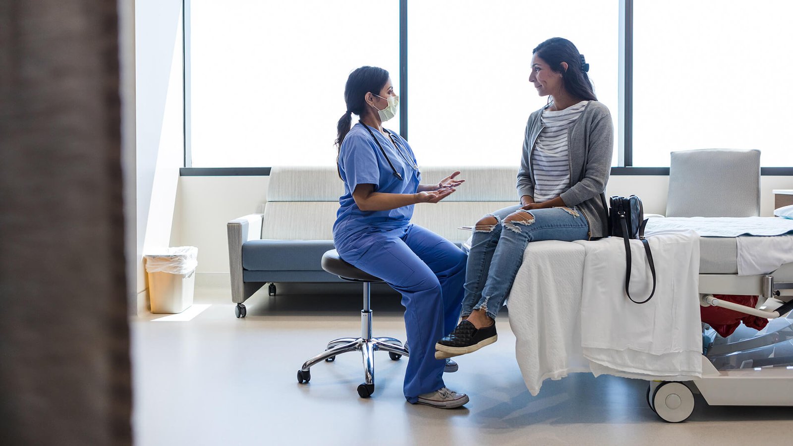 A nurse in a hospital setting. Alberta nurses vote October 15-17 on a tentative deal with Alberta Health Services.