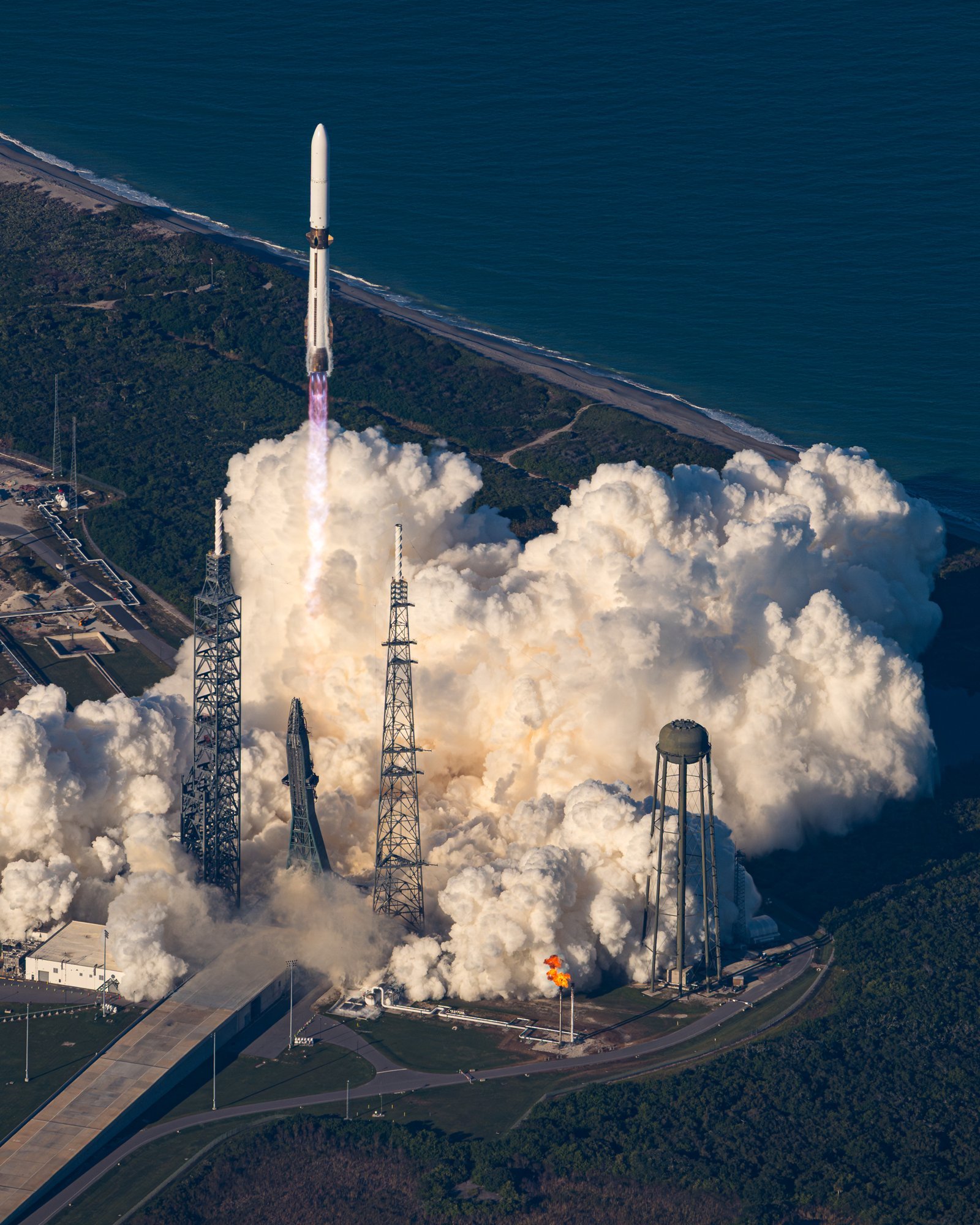 Blue Origin's New Glenn rocket lifts off.