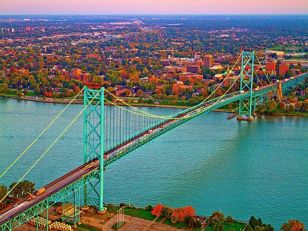 The Ambassador Bridge between Windsor and Detroit, where CBSA officers seized 127 kg of suspected cocaine from a commercial truck.