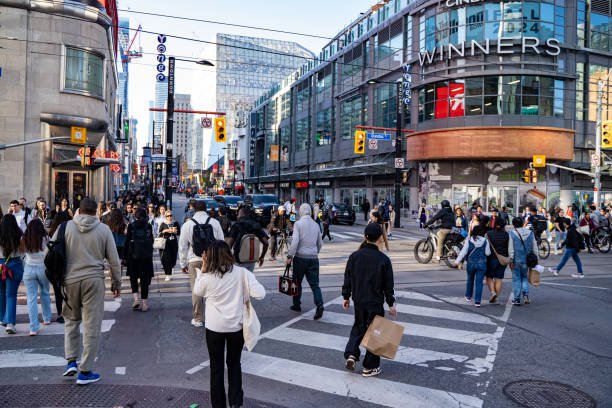 Job seekers and employment offices in Canada.