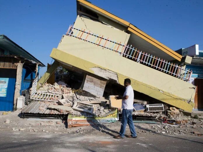Damage assessment and relief work in Panama following Friday's magnitude 7.7 earthquake.
