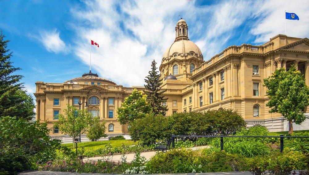 The Alberta legislature in Edmonton. An exit poll finds most referendum voters happy with the Remain result. (File photo)