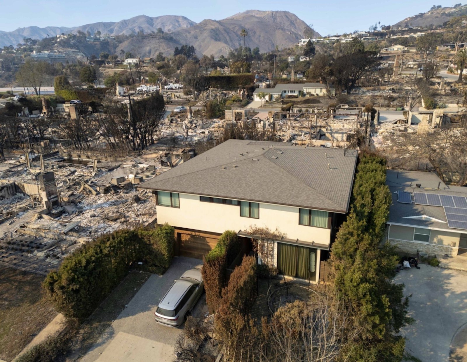 Fire-damaged homes in Pacific Palisades, Los Angeles, where rebuilding permits remain scarce. (File photo)