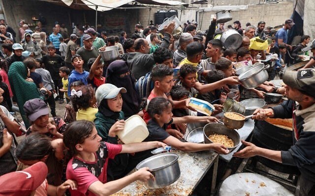 Food aid distribution in Gaza, where the WFP says it must cut monthly recipients by about 500,000. (File photo)