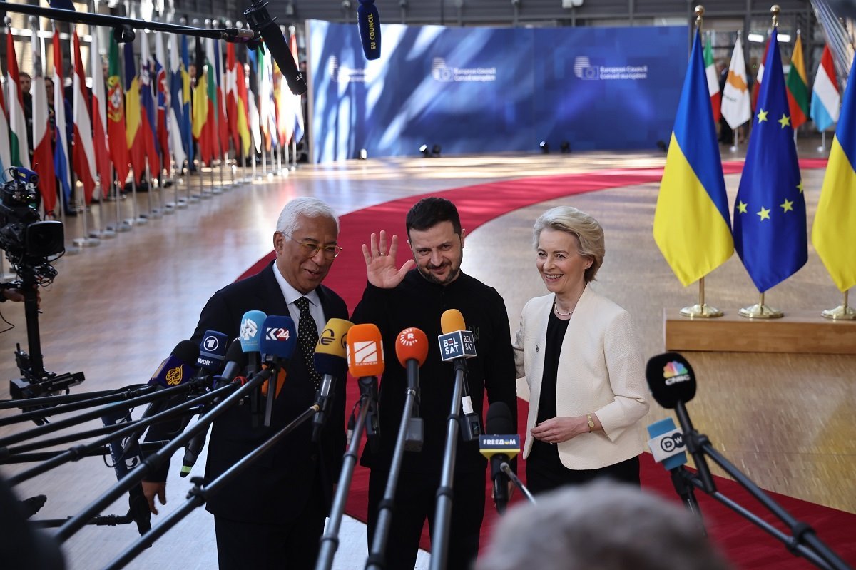 Ukrainian President Volodymyr Zelensky with European Council President Antonio Costa and European Commission President Ursula von der Leyen.